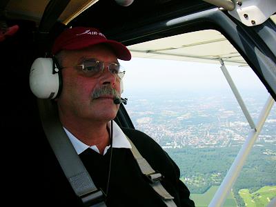 Konzentriert beim Flug