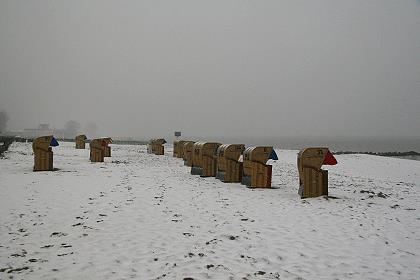 Kellenhusen mit verschneitem Strand 