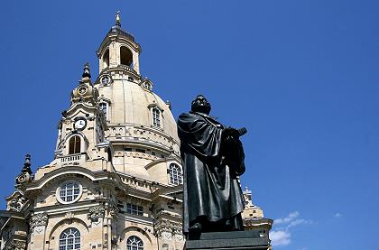 Frauenkirche mit Lutherdenkmal