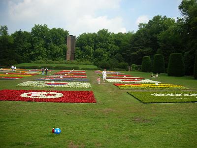 Blick zum Ehrenmal