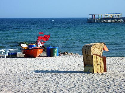 Fischerboot und Seebrücke