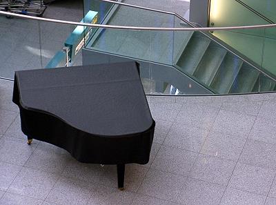 Piano im Flughafen Düsseldorf