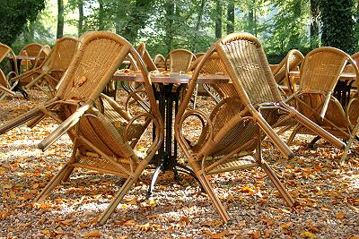 Biergarten im Herbst