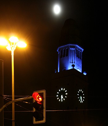 Rathausturm in GE- Buer bei Vollmond